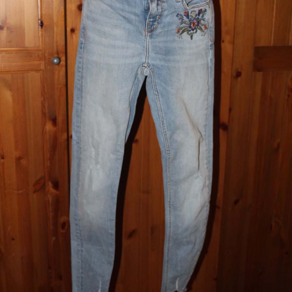 Zara Basic Skinny Jeans Light Wash Embroide Size 2